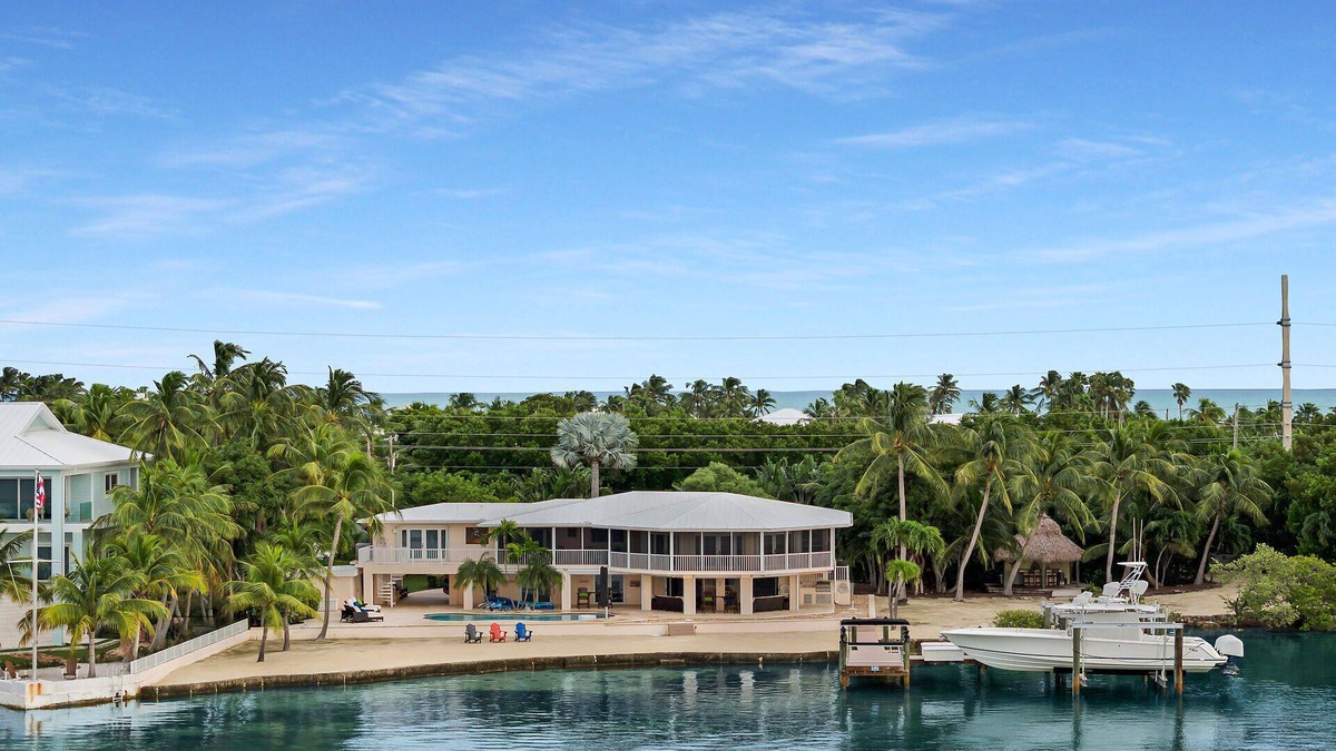 Lower Matecumbe Key House | Stunning Bayfront Home with Pool & Dockage in Islamorada