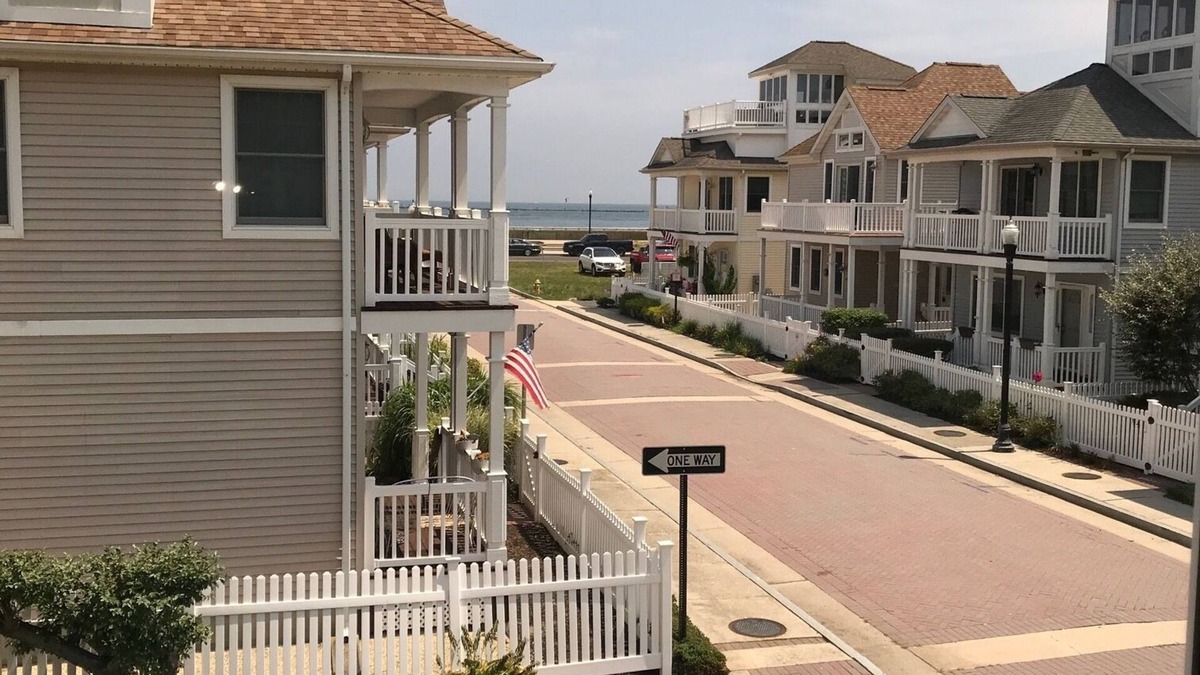 Atlantic City House | Stunning Beach Block with Water View! 3 Bedroom - Great Area