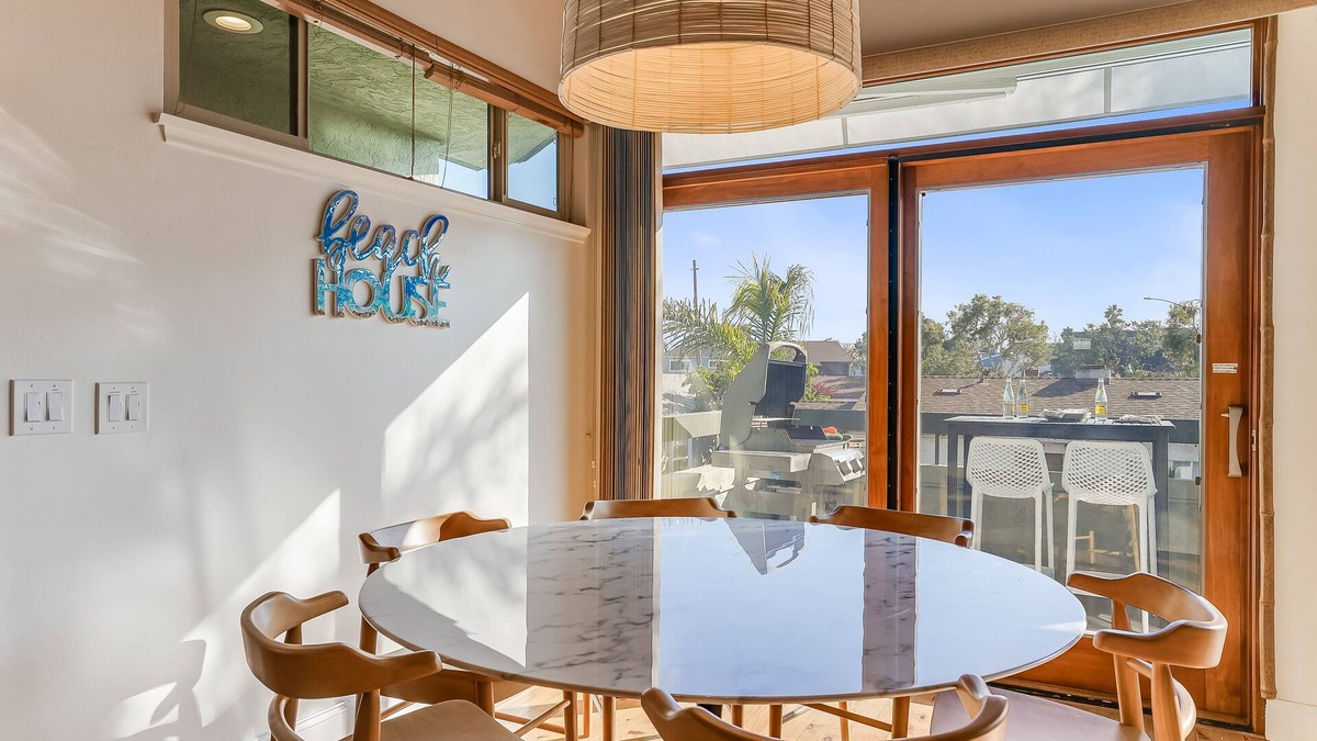 South Mission Beach House | Stunning Beach Home | AC, Garage, Patio, BBQ