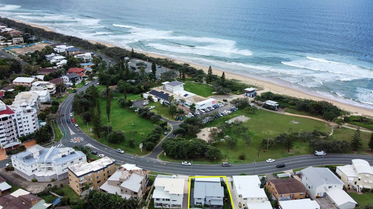 Buddina House | Stunning, Beachfront Dream Home - ZA3