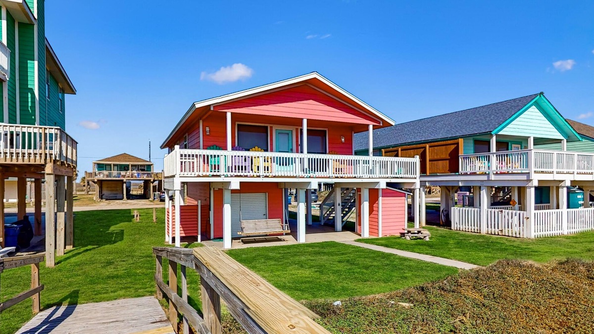 Freeport House | Stunning | Beachfront | Beach Access | Dog Haven