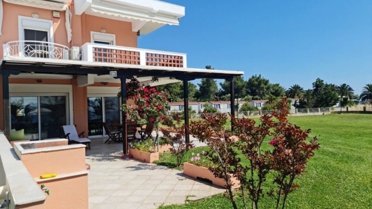 Sithonia House | Stunning beachfront villa for rent