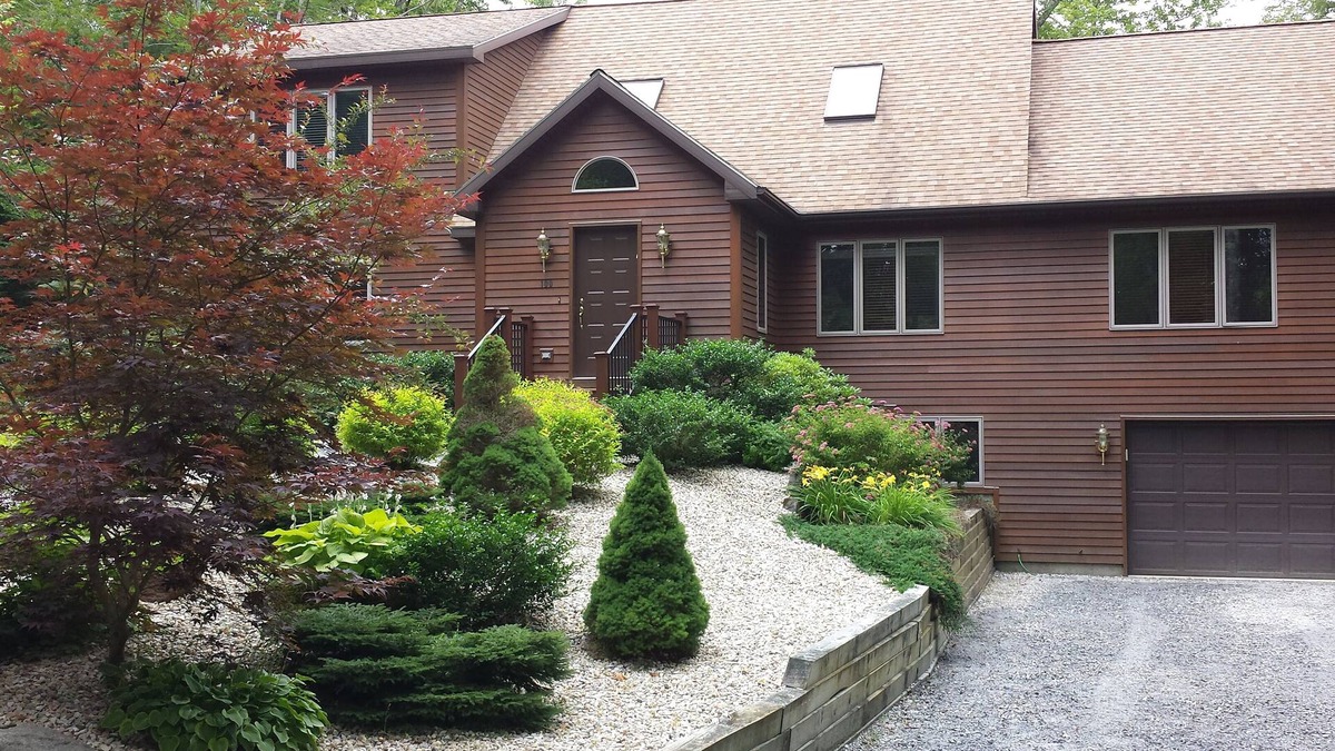 Berkshire House | Stunning Berkshire custom luxury home in private wooded community- walk to lake