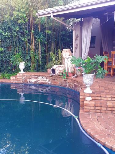 Germiston Apartment | Stunning BnB in Gorgeous Garden Setting