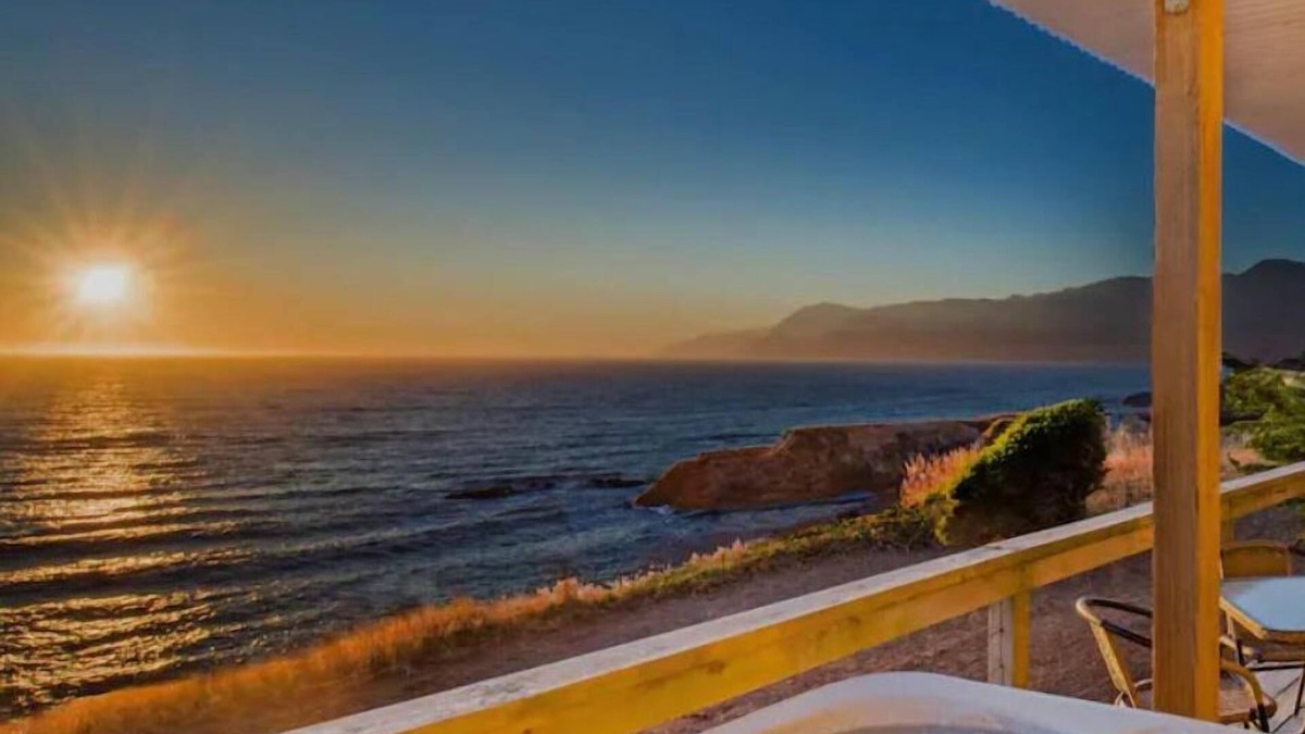 Shelter Cove Condo | Stunning by OceanviewHotTubs Tesla Charging Oceanfront! Shelter Cove
