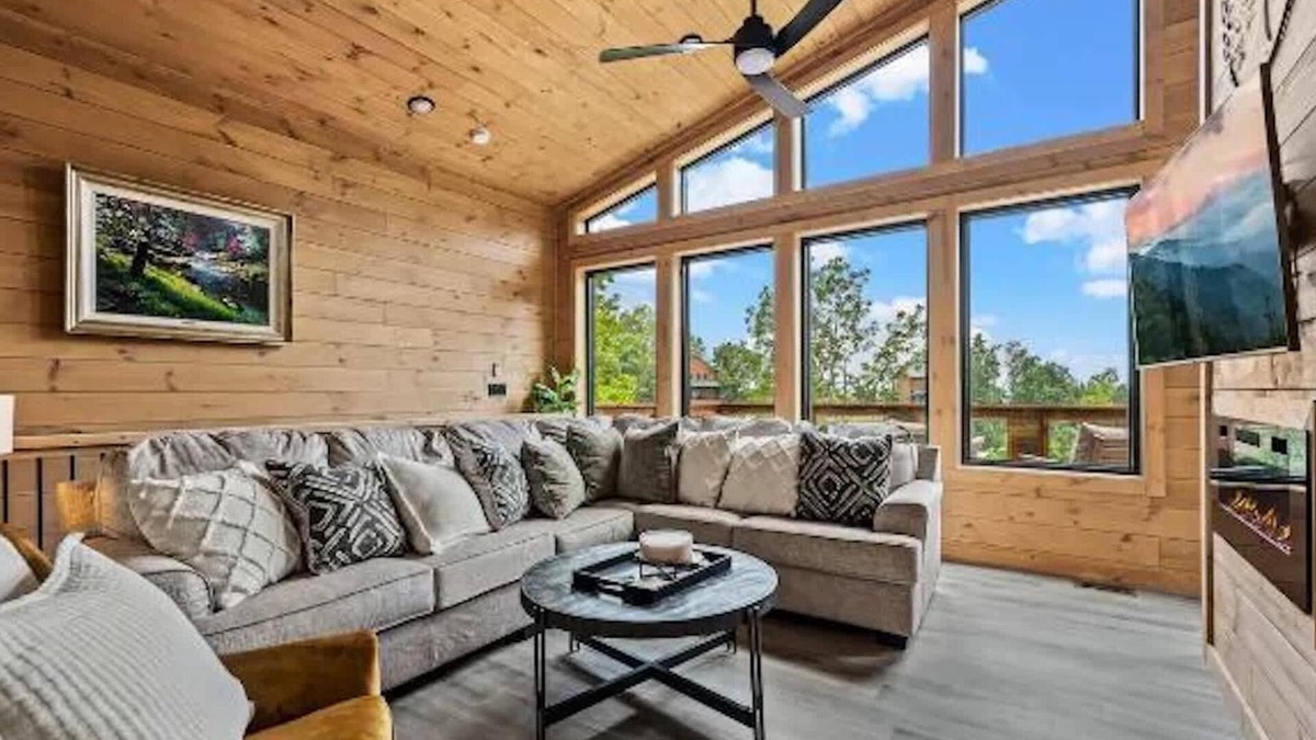 Sevierville Cabin | Stunning Cabin for 6 with Hot Tub & Pool Table!