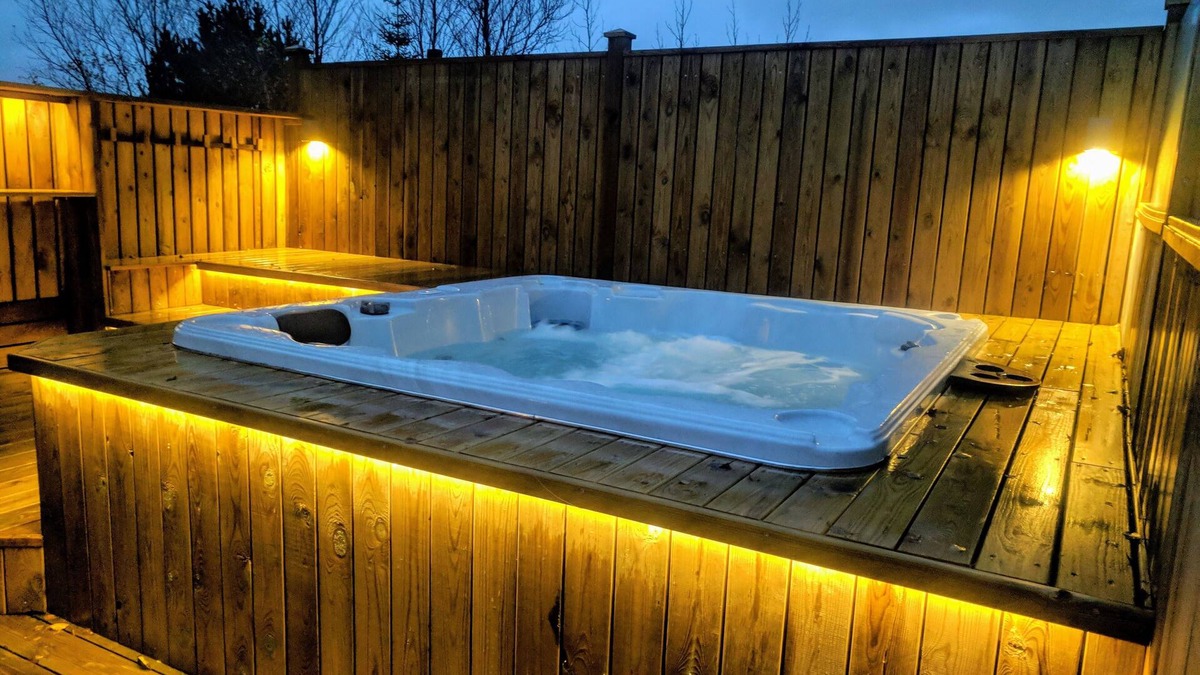Selfoss Cabin | Stunning cabin with hot tub, fire place, projector & magical surroundings