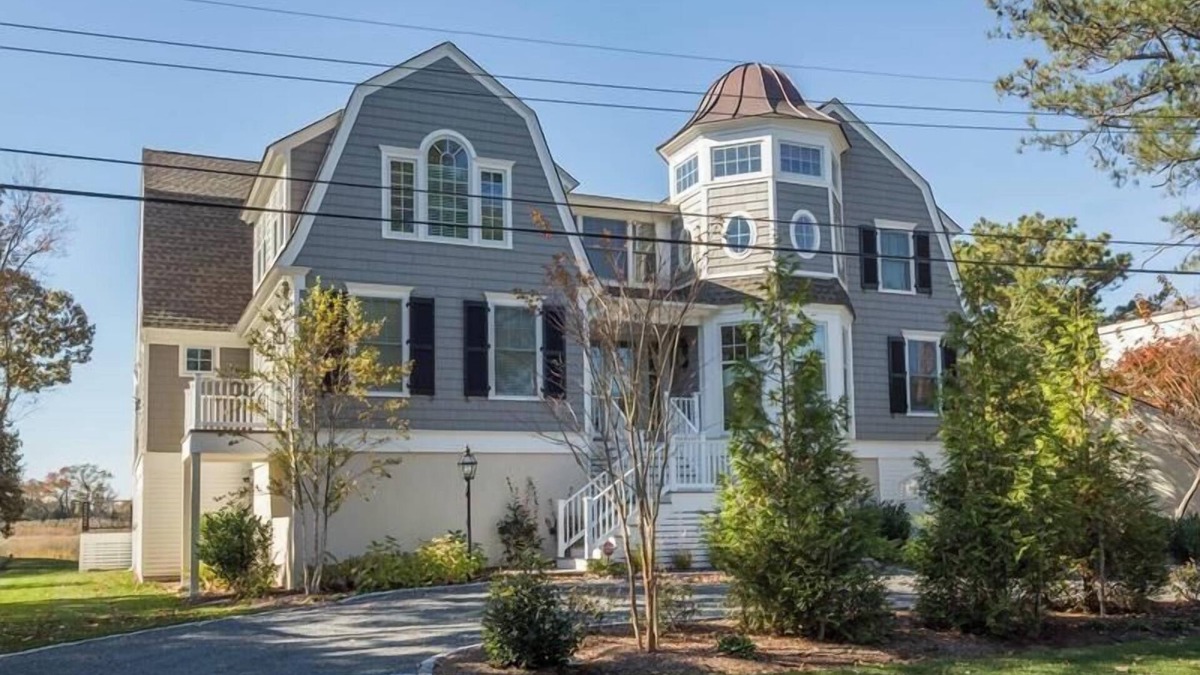North Shores House | Stunning Canal-Front Home in North Shores with Private Pool & Elevator!