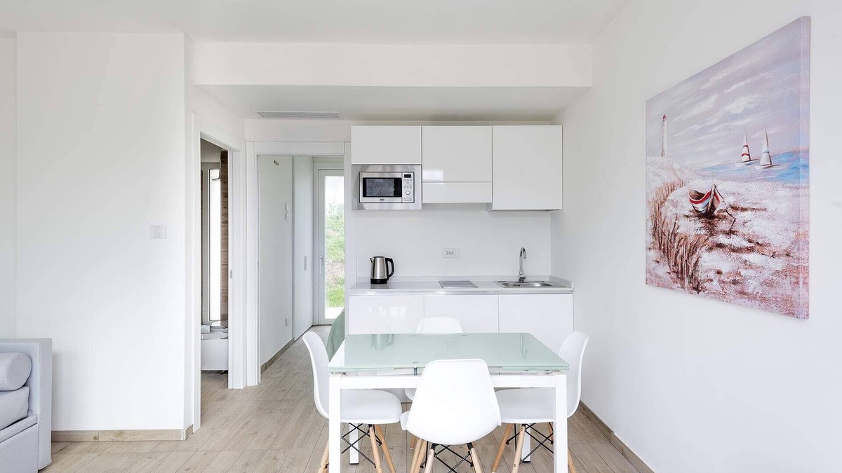 La Pelosa Apartment | Stunning CapoFalcone Charming Apartment B4 sleeps4