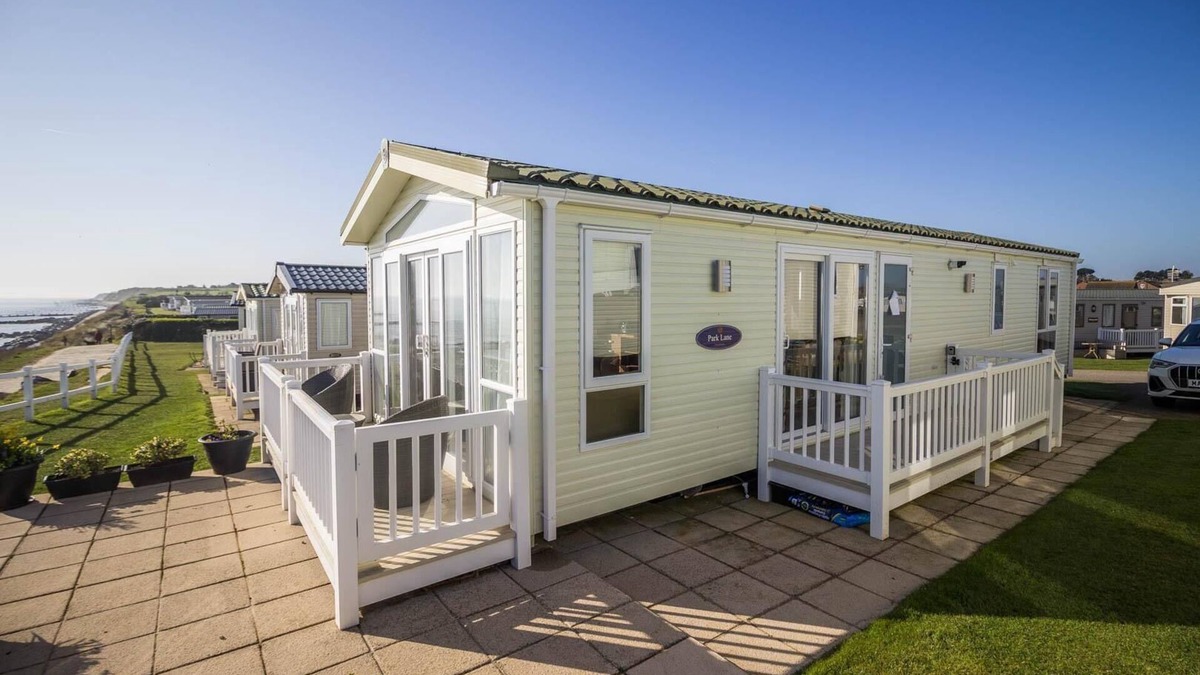 Hopton House | Stunning caravan with full sea views at Hopton Haven ref 80044S