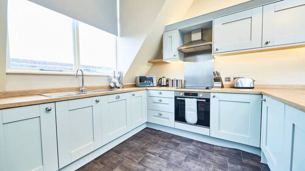 Harrogate City Centre Condo | Stunning Central Gems of Harrogate - Sleeps 18!