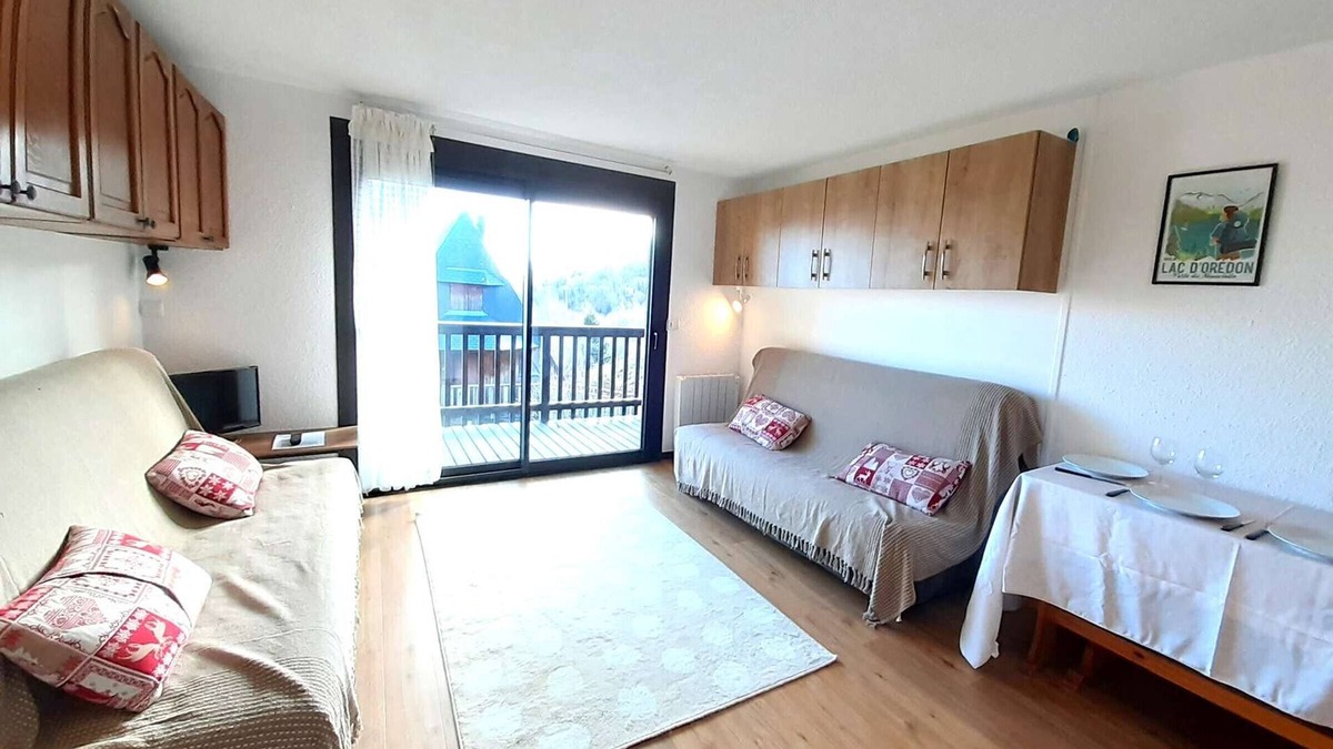 Saint-Lary-Soulan Apartment | Stunning Chalet for 4 in Saint-Lary-Soulan with Balcony, Near Ski Lifts & Free Shuttle