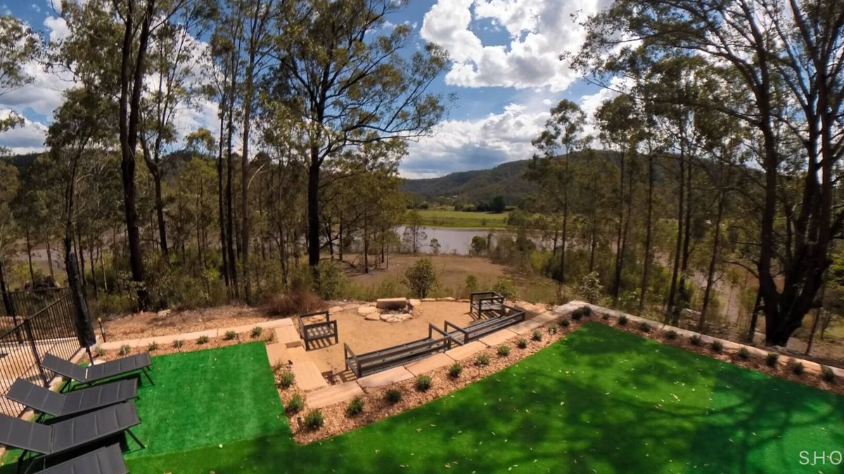 St. Albans House | Stunning 'Chapel' in the bush with pool, pet friendly