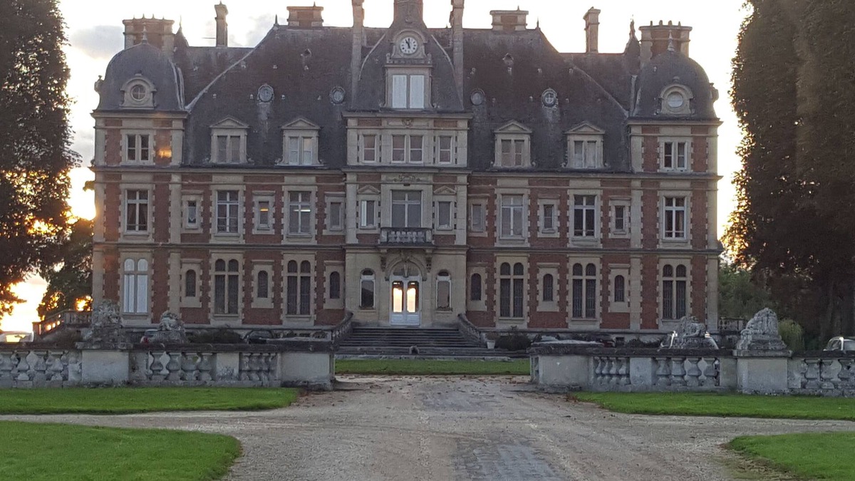 Ocquerre House | Stunning Chateau apartment near Paris, EuroDisney-Disneyland, Champagne region