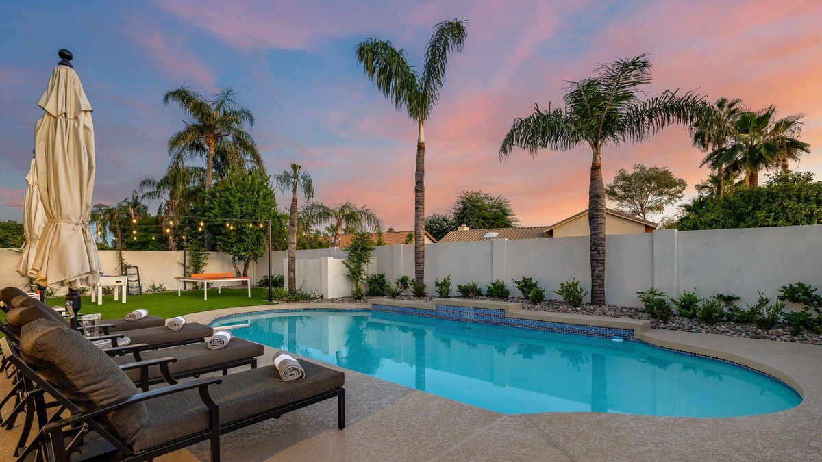 Paradise Park Vista House | Stunning Chef's Kitchen w/ Amazing Pool