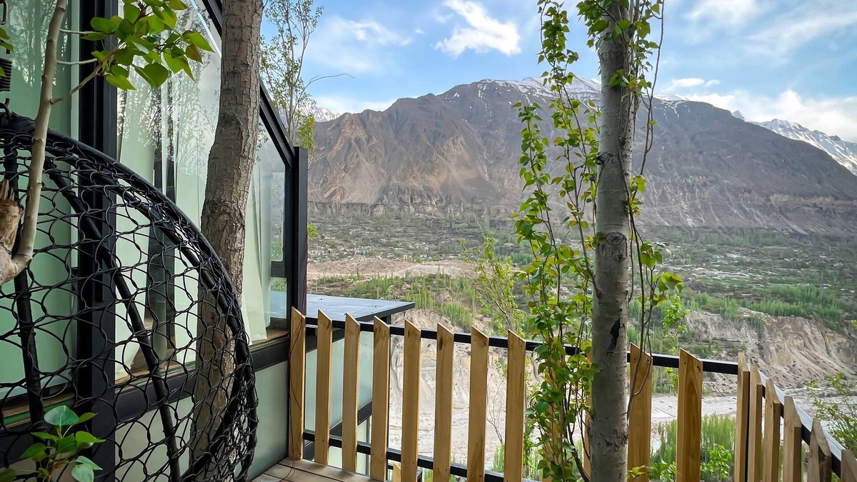 Hunza Ski Chalet | Stunning Cliff-edge 2-bedroom Chalet in Karimabad
