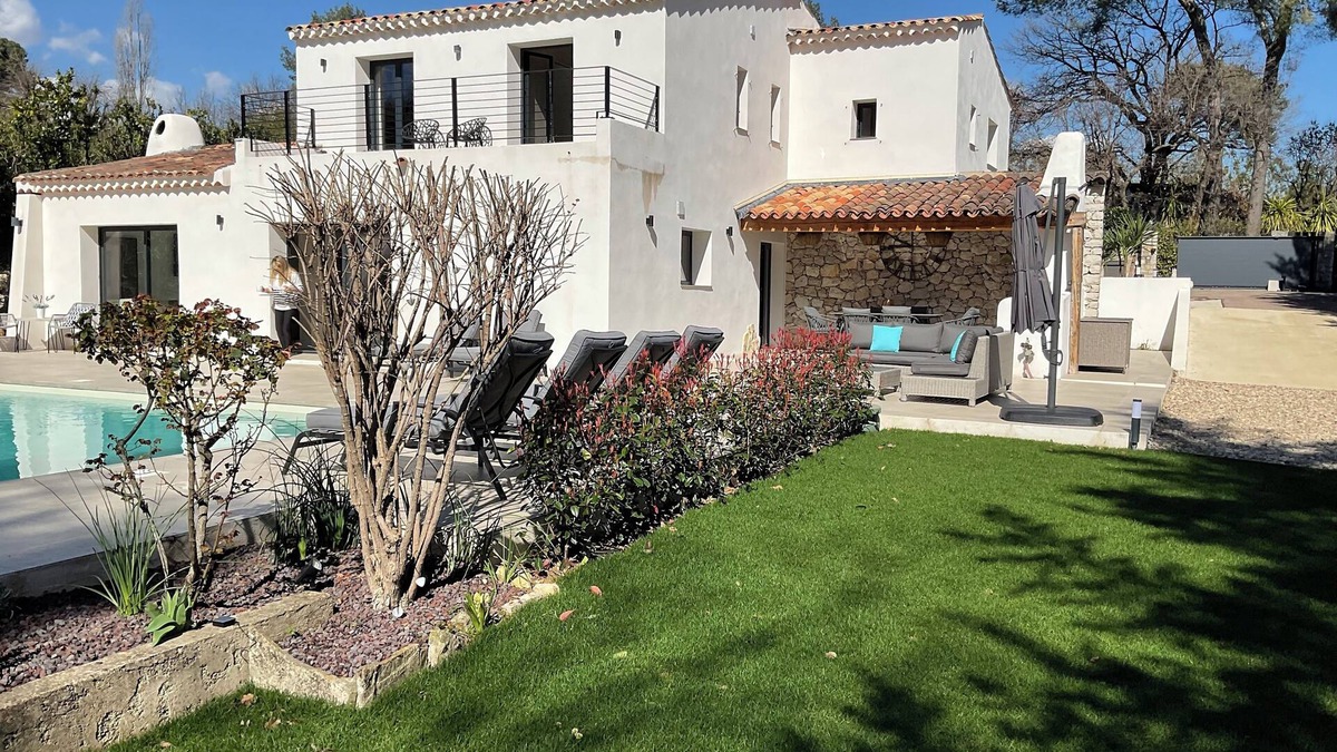 Roquefort-les-Pins Villa | Stunning, contemporary, newly renovated 4 bedroom/4 bathroom Villa with pool.