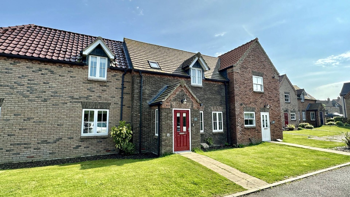 Filey Cottage | Stunning Coastal Cottage - Sleeping 4 in 2 Bedrooms - Pool and Beach Access Included.