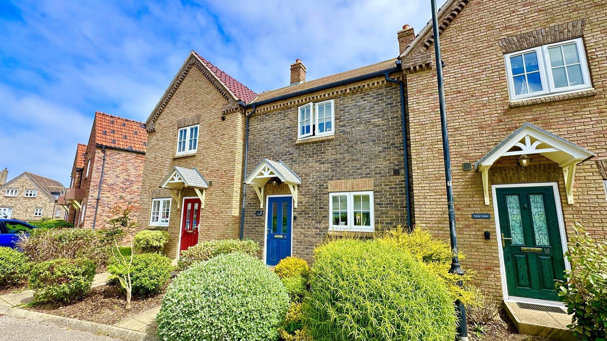 Filey Cottage | Stunning Coastal Cottage - Sleeping 5 in 2 Bedrooms - Pool and Beach Access Included.