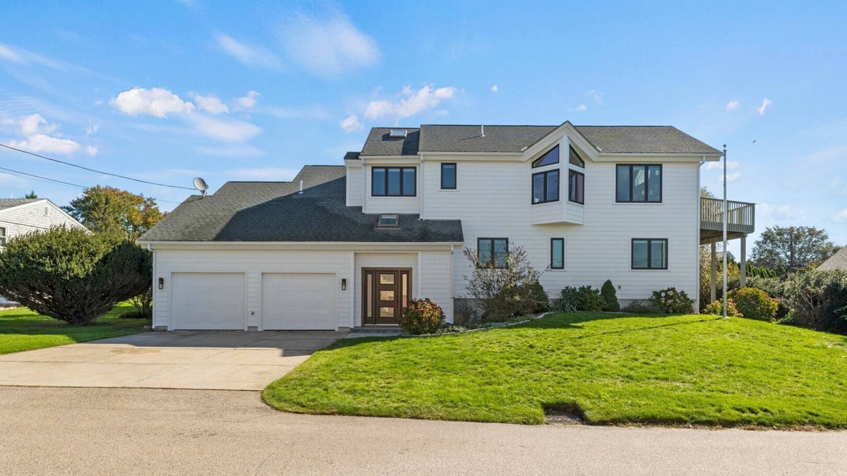 Narragansett House | Stunning coastal home with great ocean views & only a 6 minute walk to beach!
