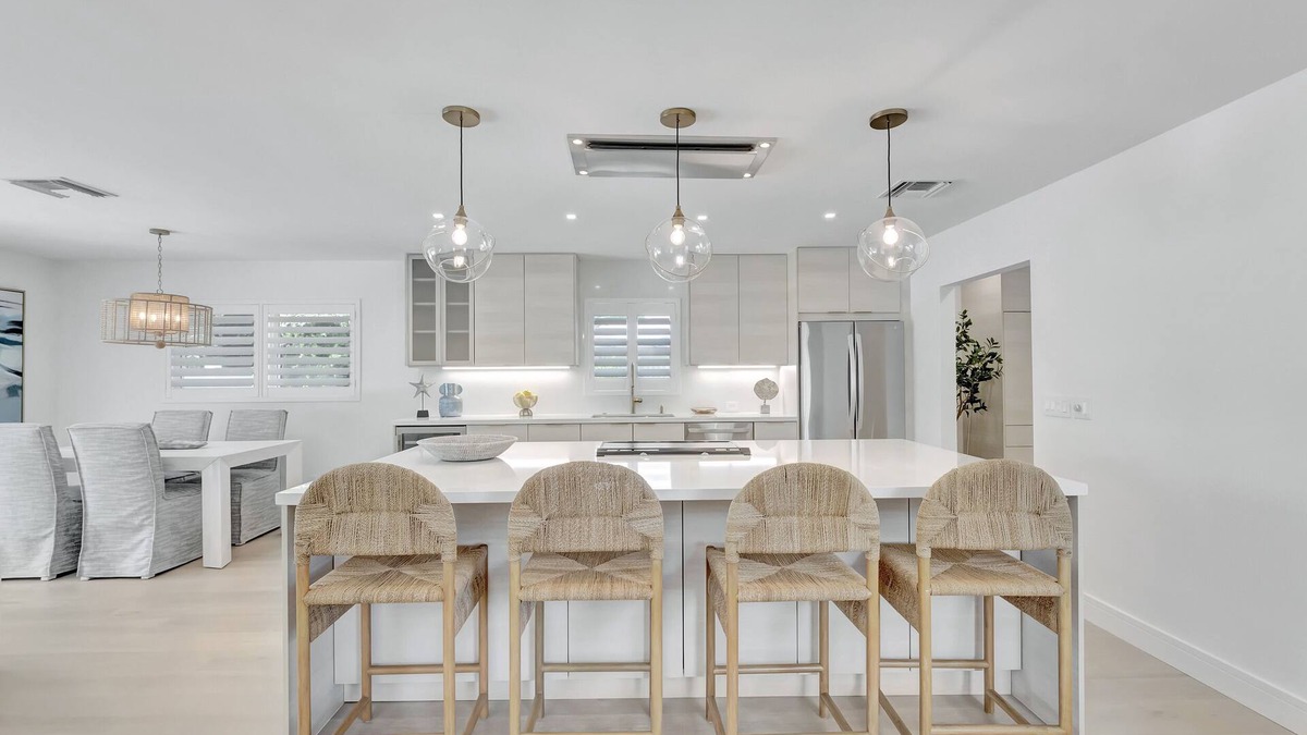 Lake Ida Shores House | STUNNING COASTAL MODERN 3 BED POOL HOME MINUTES TO THE BEACH AND ATLANTIC AVE.