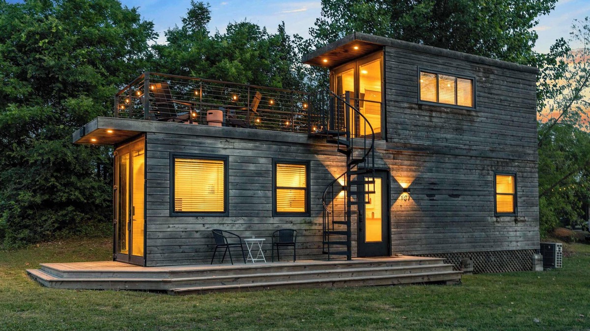 Waco House | Stunning Container Home with Rooftop Terrace