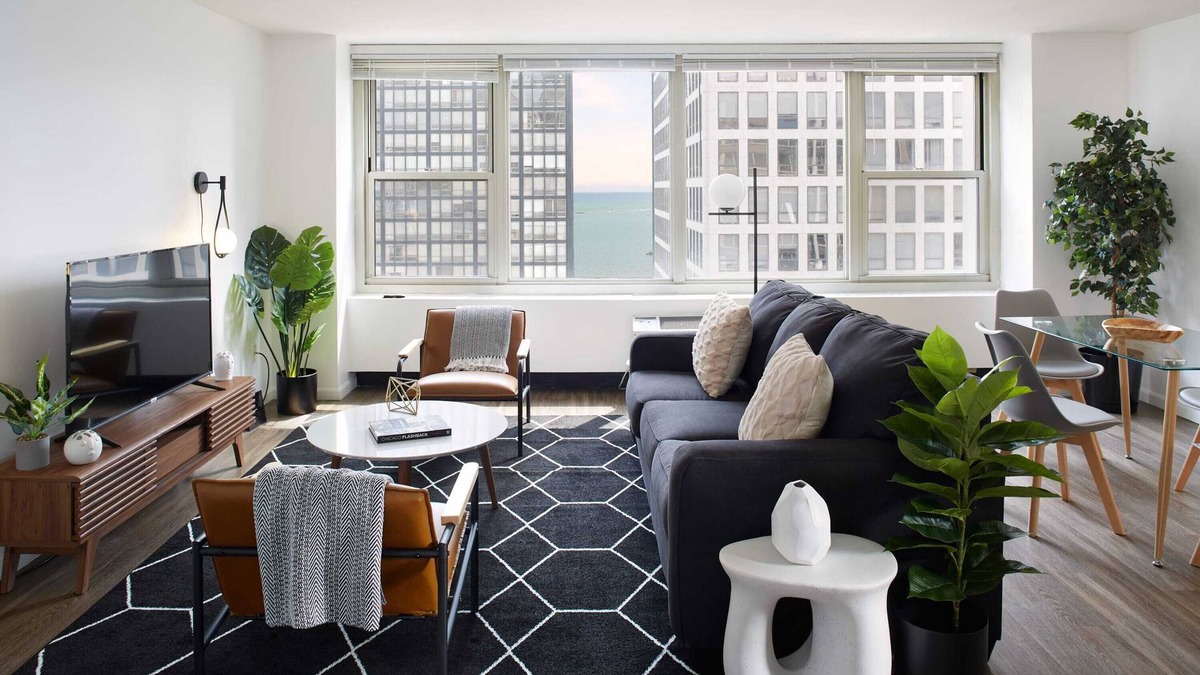Streeterville Apartment | Stunning Corner 2BR in Streeterville | Roof Deck | Lake Views