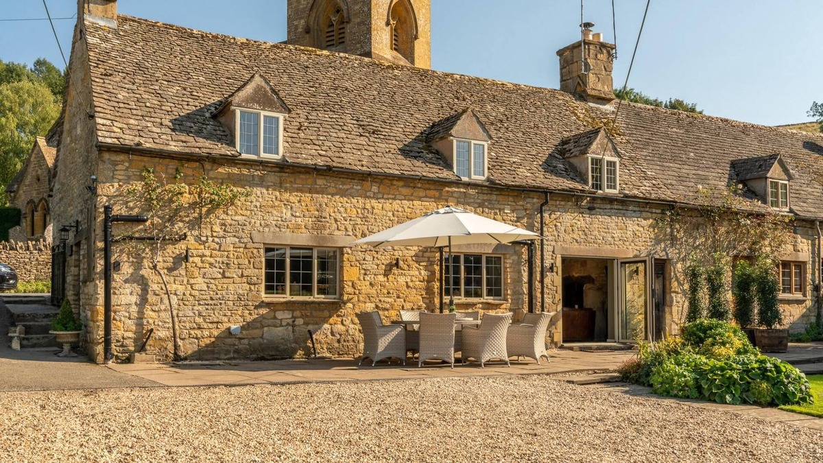 Snowshill Village House | Stunning Cotswold Cottage in Snowshill, Broughwood