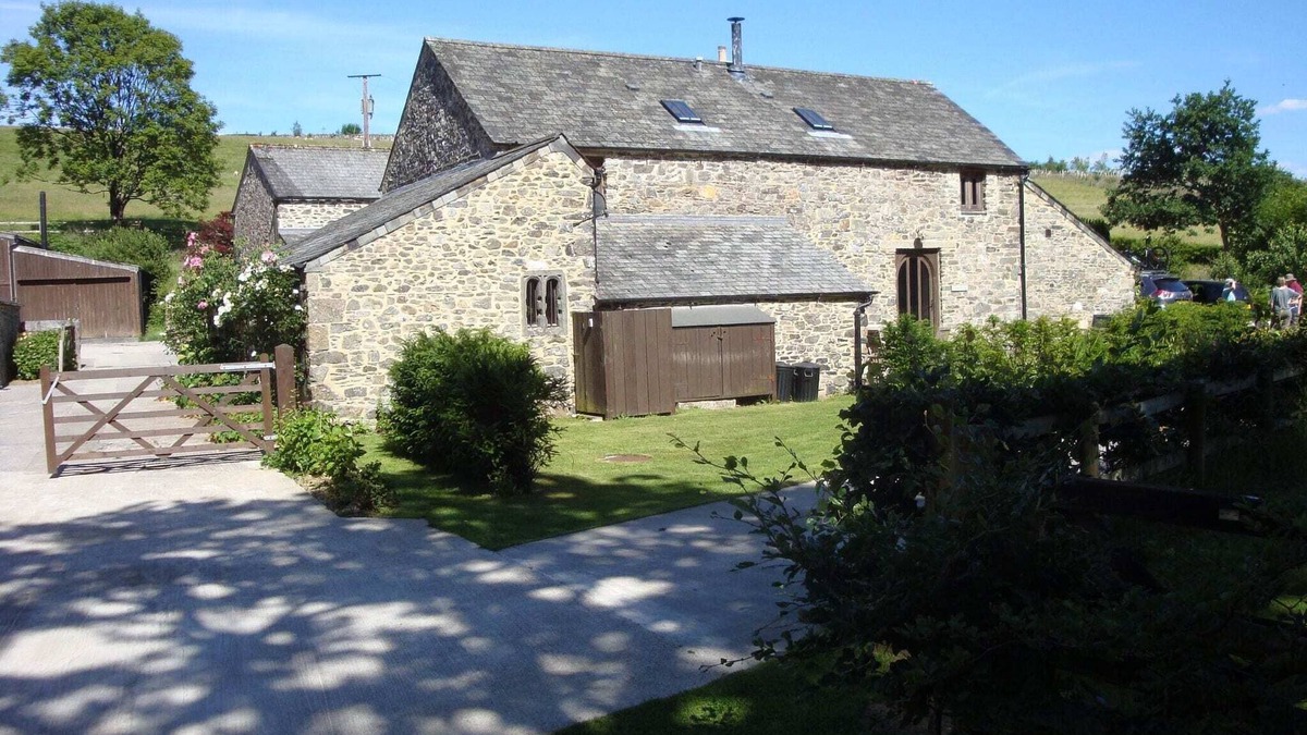 Tavistock House | Stunning Cottage in Tavistock With Private Terrace