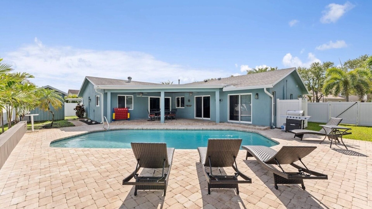 Delray Beach House | Stunning Delray Villa With Heated and Cooled Pool, Near Golf Courses and Beach.
