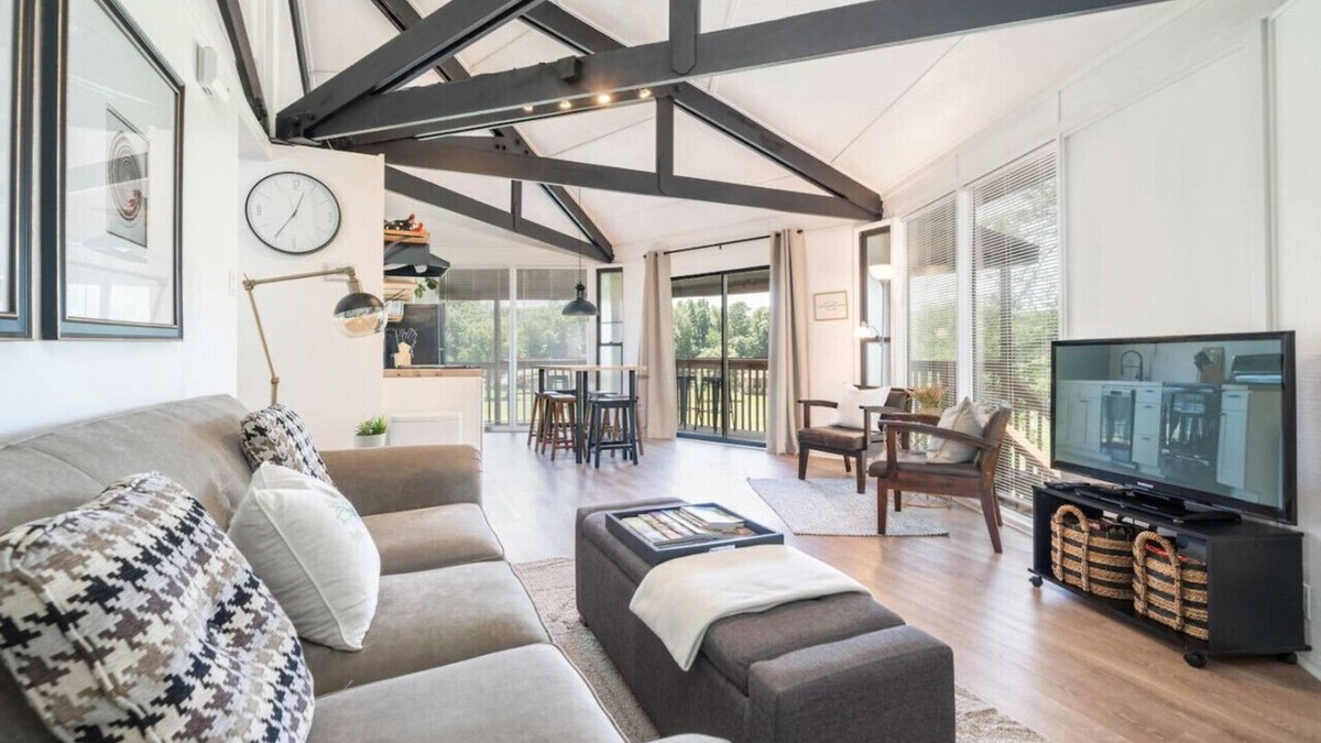 Jones Mills House | Stunning Diamondhead Retreat