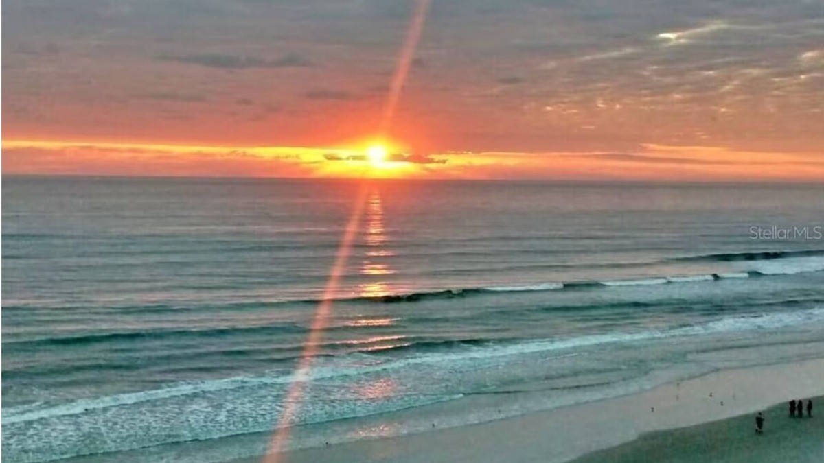 Van Valzah Condo | Stunning direct oceanfront 2-Bd/2-Bath Condo, 6th fl, Daytona Beach Shores FL