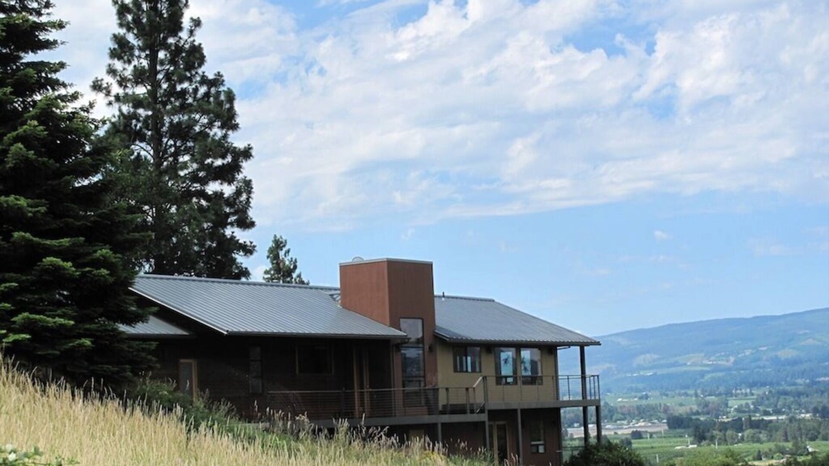 Hood River House | Stunning Double Mountain & Hood River Valley Views - East Side