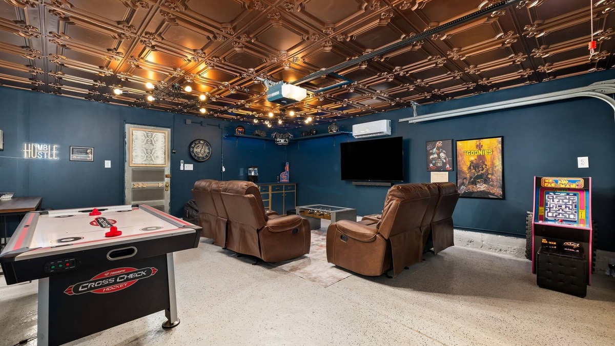 North End Villa | Stunning Downtown Villa | Epic Man Cave