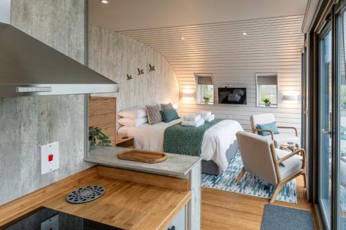 Chipping Norton Apartment | Stunning Eco-Retreat Pods in Old Chalford!