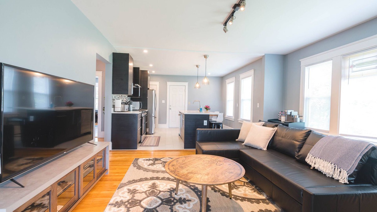 Oakdale Apartment | Stunning Entire Three Units Apts (USM AREA)