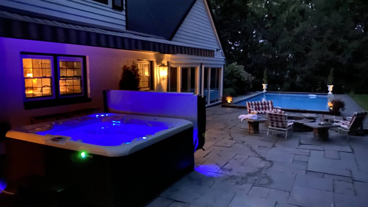 Kingston House | Stunning Estate w/Hot Tub- 5 minutes from Uptown Kingston