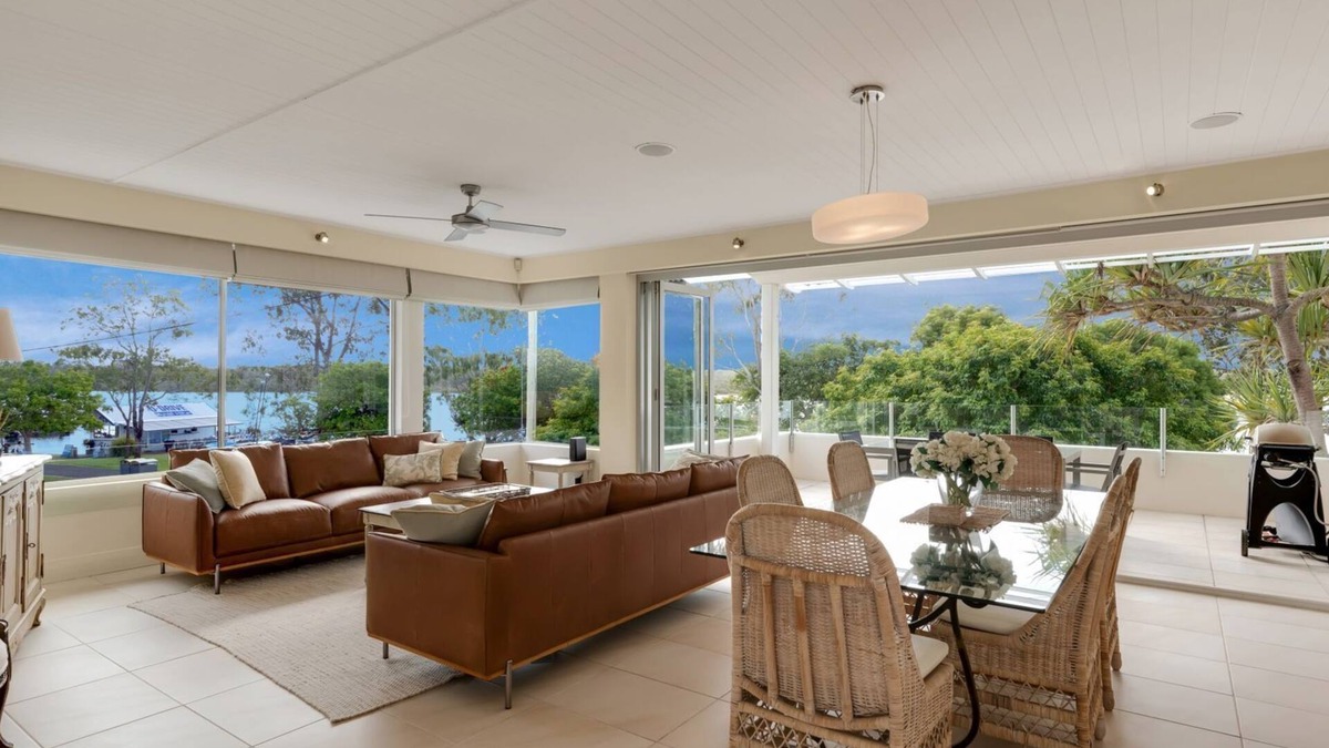 Noosaville Apartment | Stunning Executive 3 bedroom Noosa River Apartment