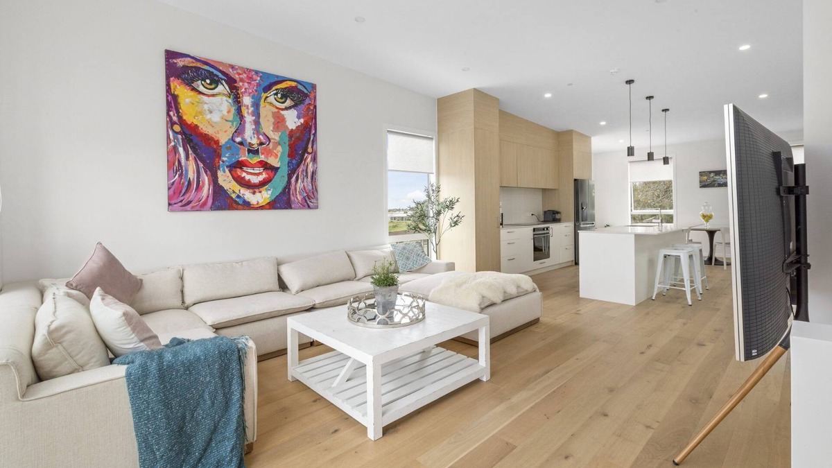 Paraparaumu House | Stunning executive family home! Ocean views, 2 min walk to the beach, elevator!