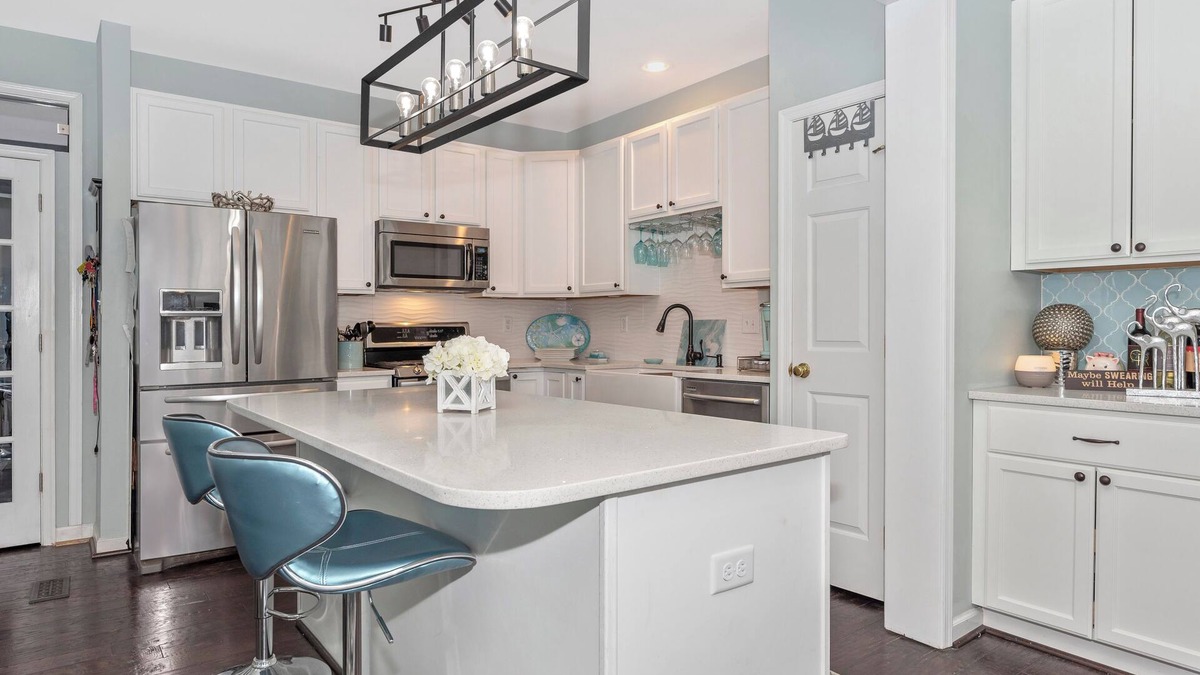 Linganore-Bartonsville House | Stunning Executive Style Suite with Queen & Twin bed