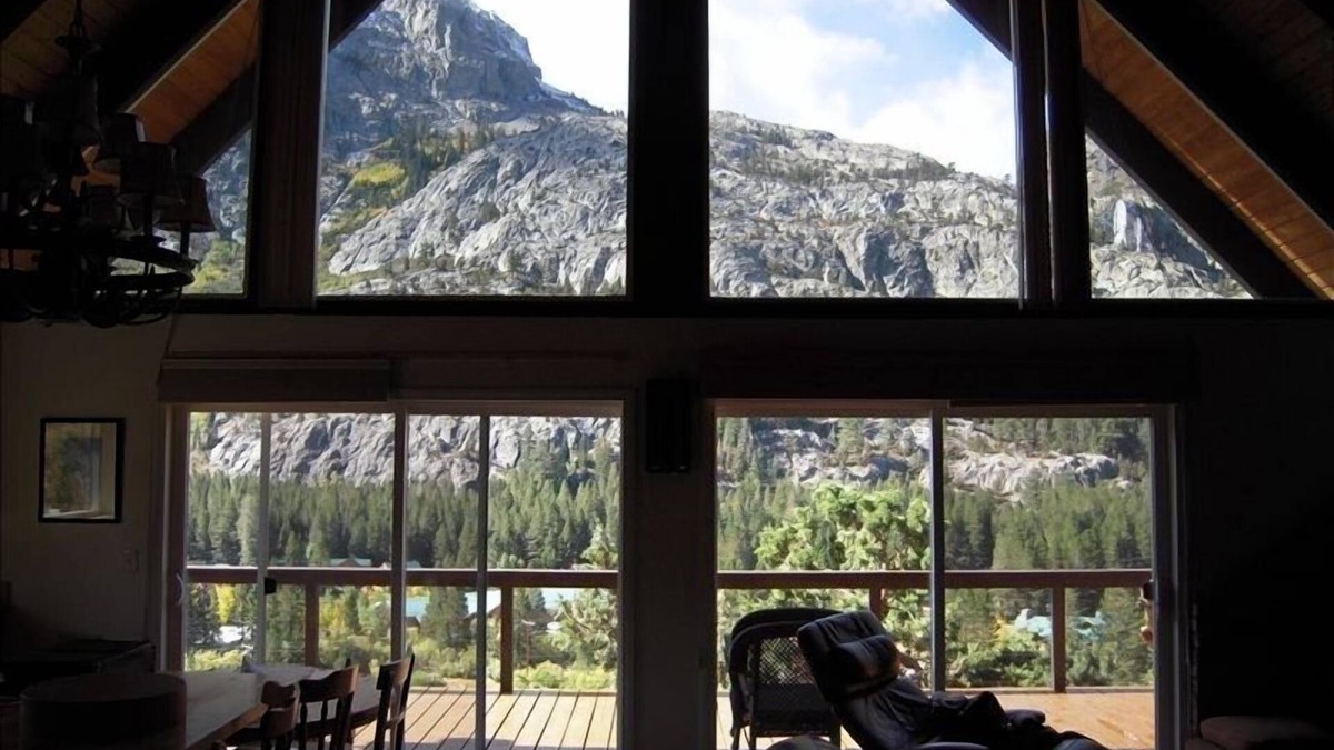 June Lake House | Stunning Family Chalet -Incredible Waterfall Views - Dog Friendly Pool Table