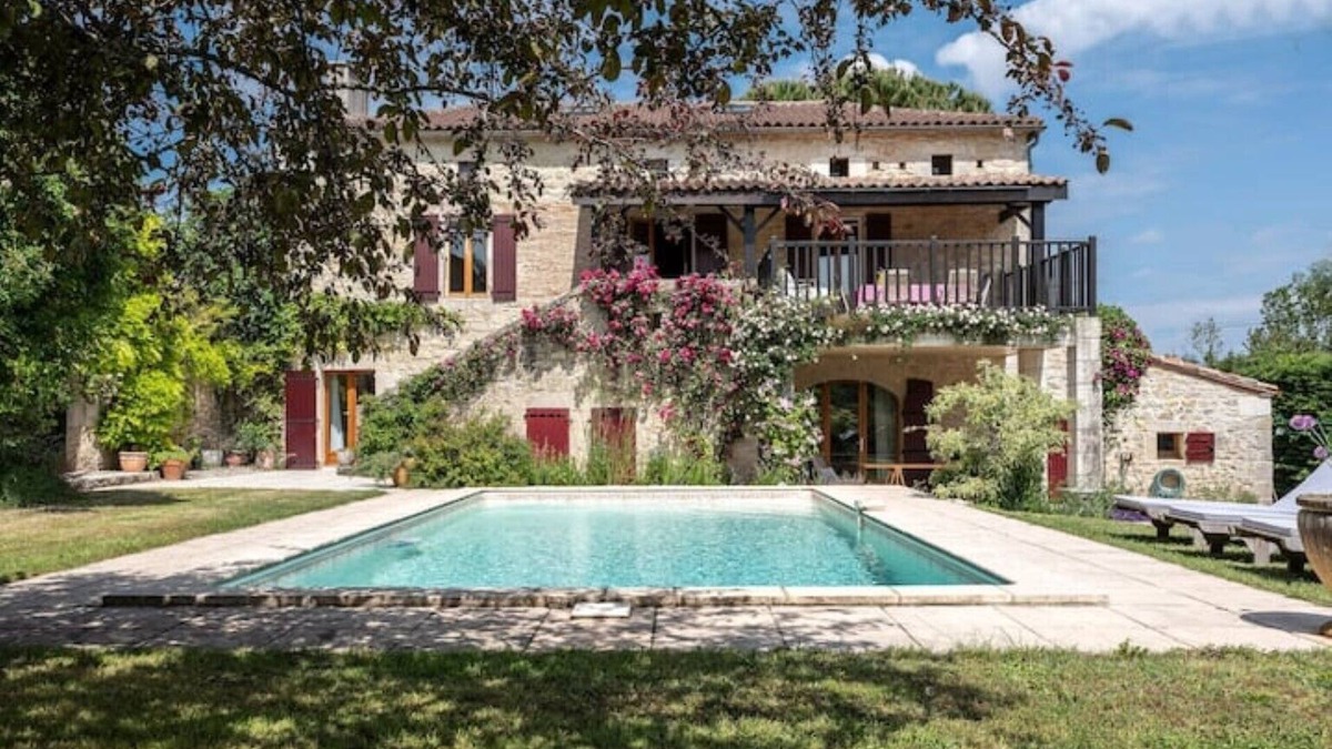 Mauroux House | Stunning family house in the Lot with private saltwater pool and garden.