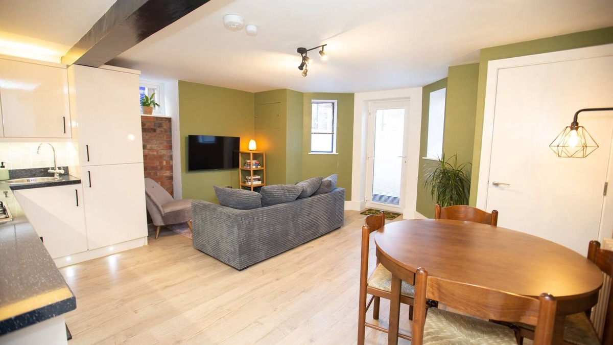Didsbury Apartment | Stunning Flat in West Didsbury Near Burton Road