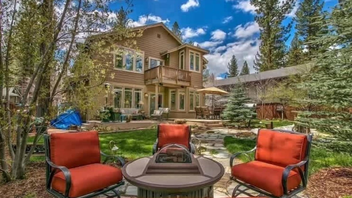 South Lake Tahoe House | Stunning Forest Retreat - Walk to upper Truckee river!