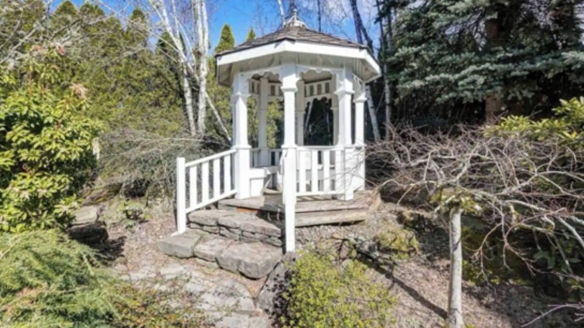 Bull Mountain House | Stunning Former Street Of Dream