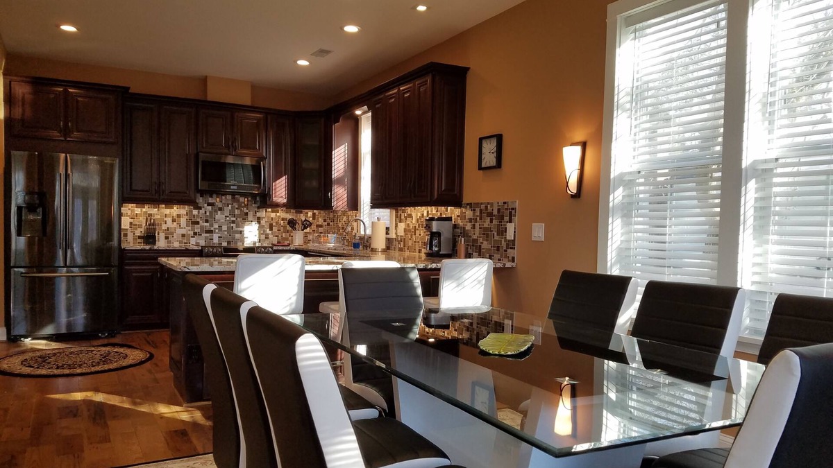Fairfax House | STUNNING, FULLY-FURNISHED 4 BR/4 BA NEAR DULLES, RESTON & DC