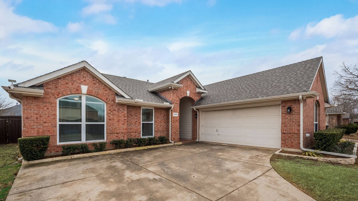 Allen House | Stunning Fully Furnished 3bdr 2bath Retreat