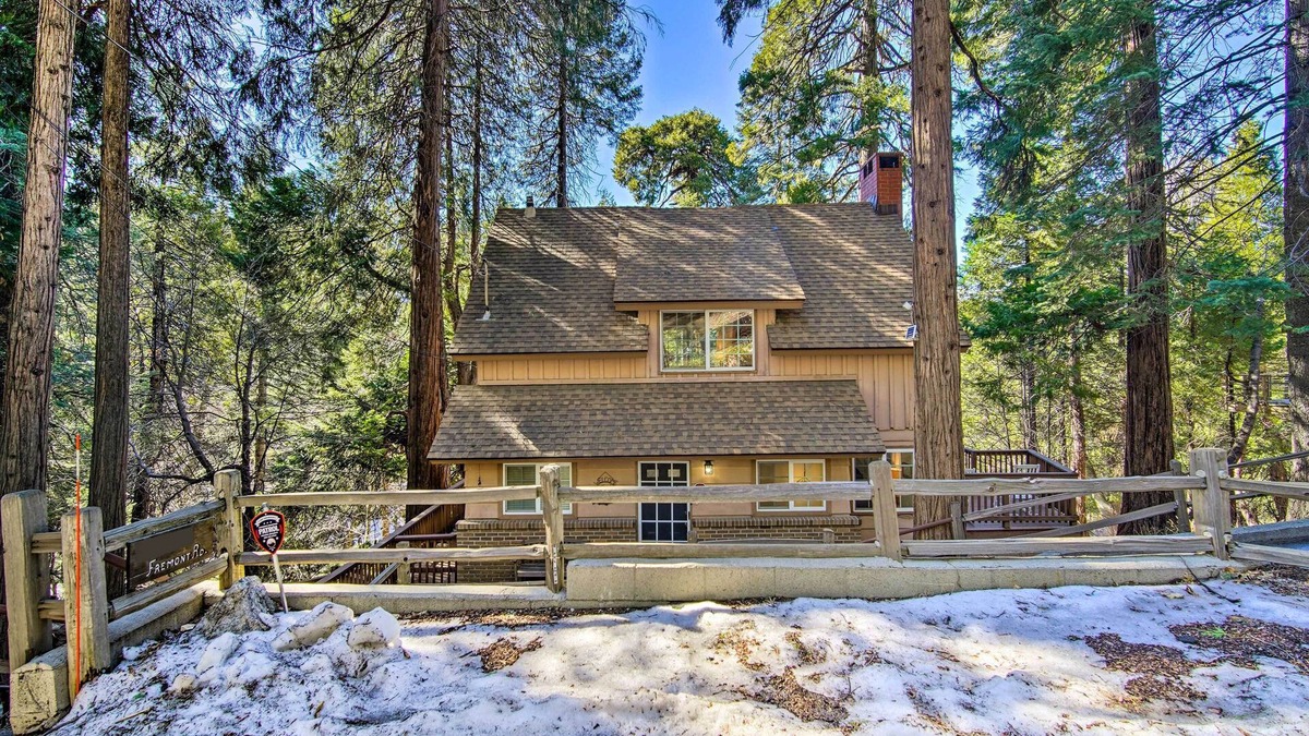Cedar Glen Cottage | Stunning Getaway in Lake Arrowhead!