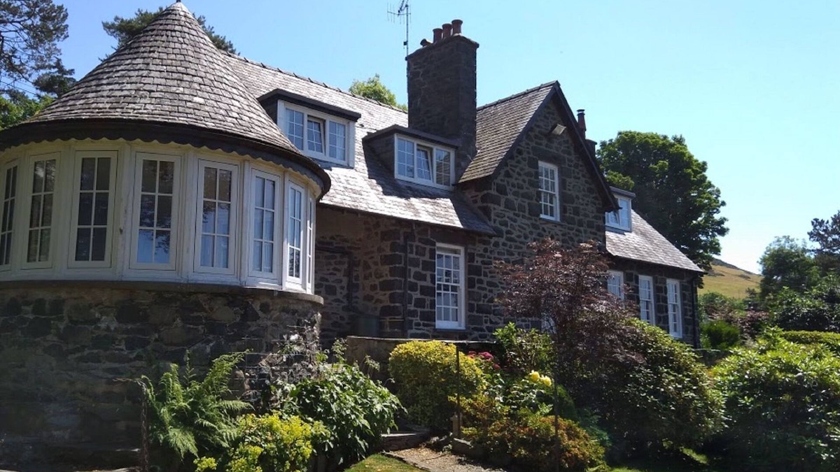 Llwyngwril House | Stunning Grand Country House, Fabulous Sea Views in Llwyngwril Snowdonia (Eryri)