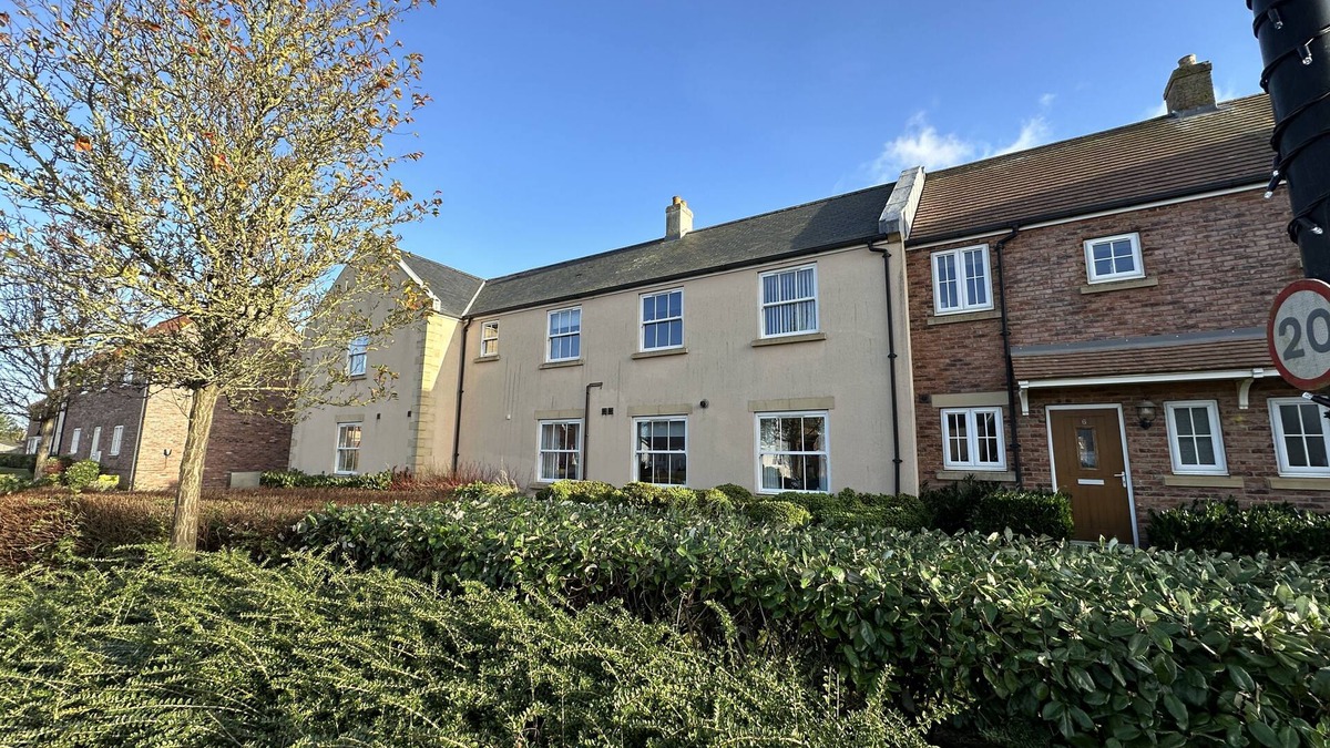 Filey Cottage | Stunning Ground Floor Coastal Apartment - Sleeping 4 in 1 Bedroom - Pool and Beach Access Included.